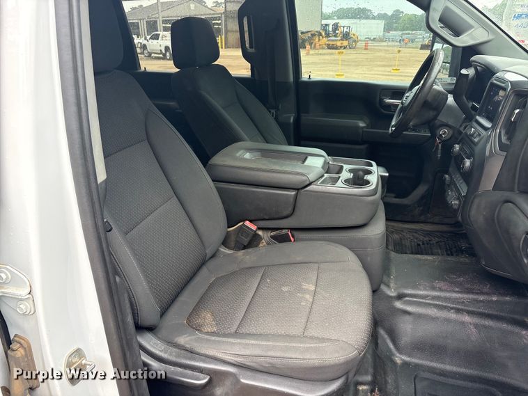 image for item ET2005 2021 Chevrolet Silverado 2500HD Crew Cab pickup truck