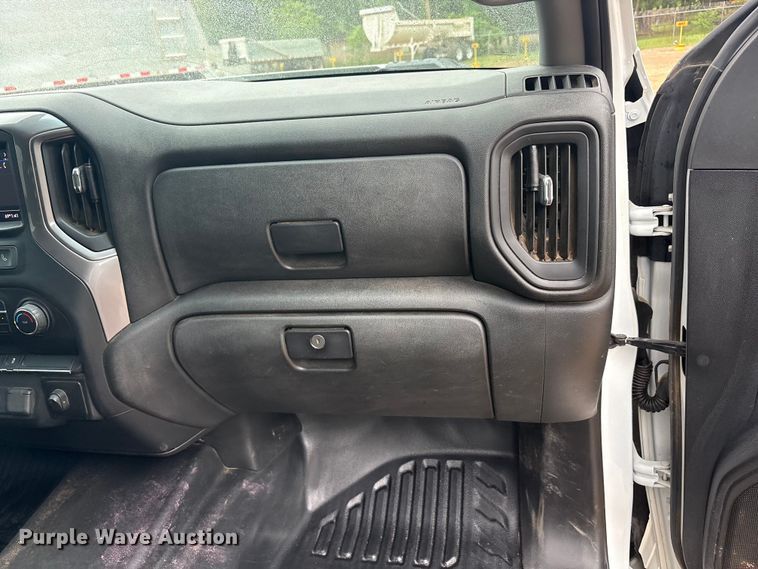 image for item ET2005 2021 Chevrolet Silverado 2500HD Crew Cab pickup truck