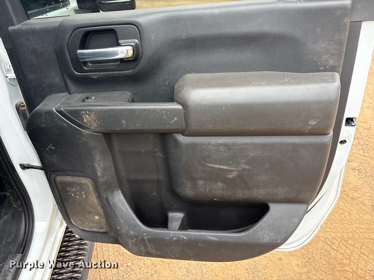 image for item ET2005 2021 Chevrolet Silverado 2500HD Crew Cab pickup truck