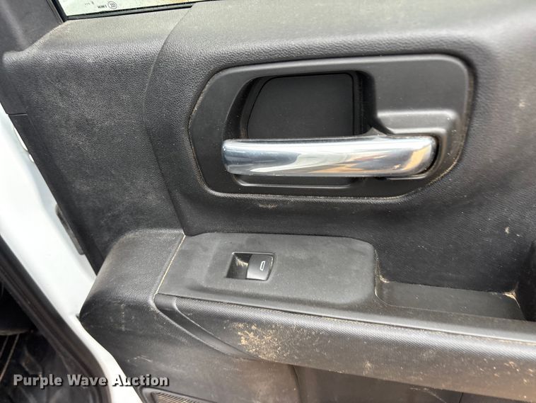 image for item ET2005 2021 Chevrolet Silverado 2500HD Crew Cab pickup truck