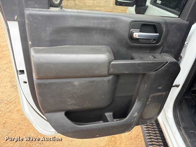 image for item ET2005 2021 Chevrolet Silverado 2500HD Crew Cab pickup truck