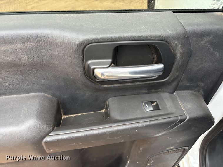 image for item ET2005 2021 Chevrolet Silverado 2500HD Crew Cab pickup truck