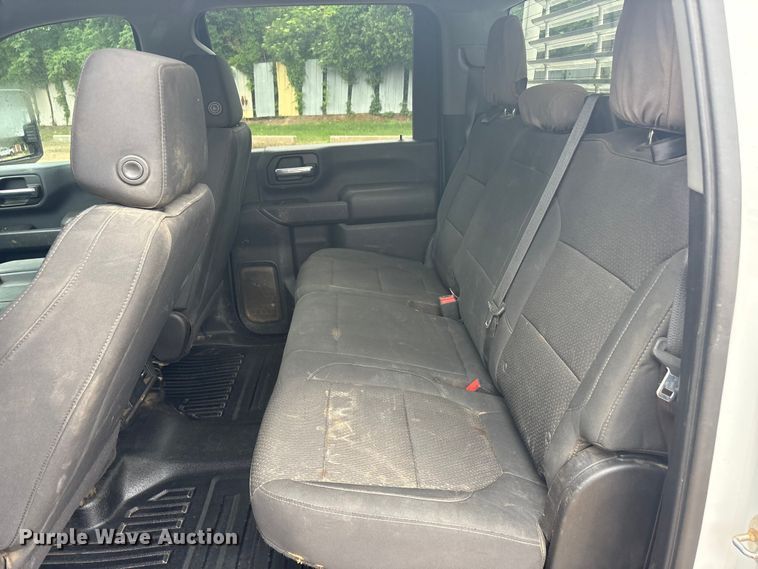 image for item ET2005 2021 Chevrolet Silverado 2500HD Crew Cab pickup truck