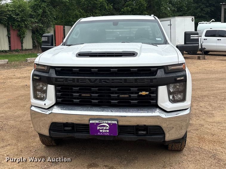 image for item ET2006 2021 Chevrolet Silverado 2500HD Crew Cab pickup truck