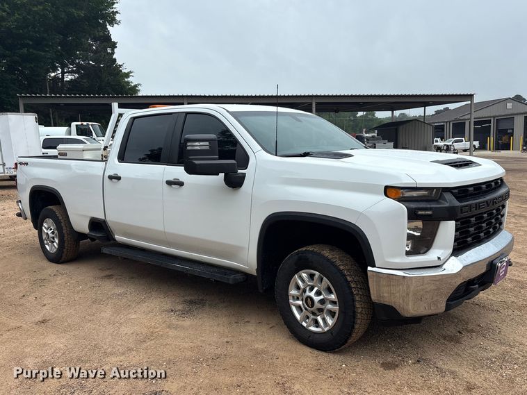image for item ET2006 2021 Chevrolet Silverado 2500HD Crew Cab pickup truck