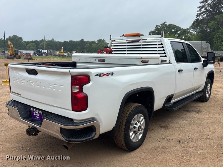 image for item ET2006 2021 Chevrolet Silverado 2500HD Crew Cab pickup truck