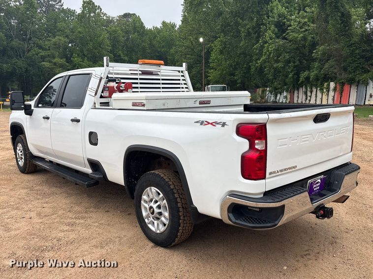 image for item ET2006 2021 Chevrolet Silverado 2500HD Crew Cab pickup truck
