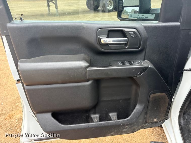 image for item ET2006 2021 Chevrolet Silverado 2500HD Crew Cab pickup truck