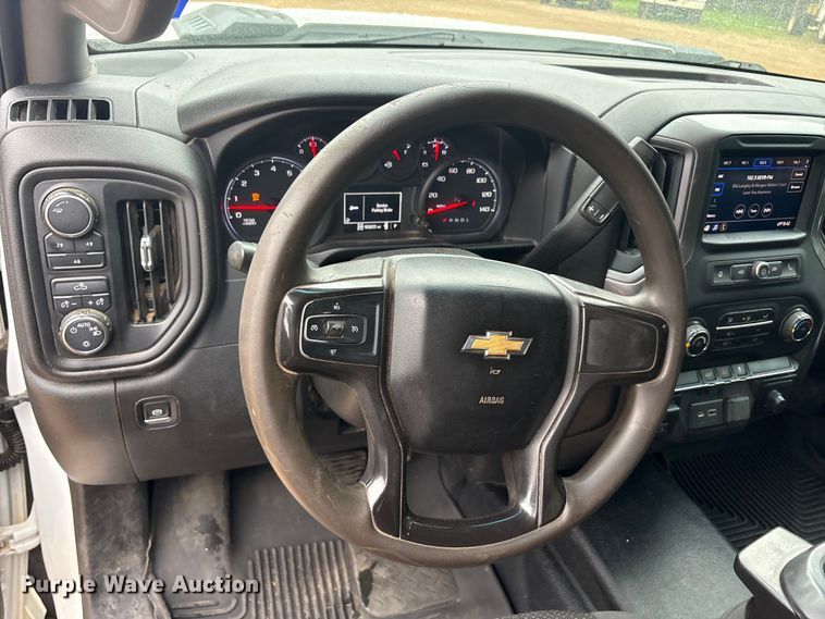 image for item ET2006 2021 Chevrolet Silverado 2500HD Crew Cab pickup truck