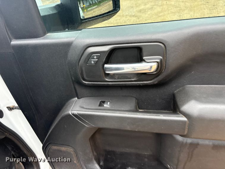 image for item ET2006 2021 Chevrolet Silverado 2500HD Crew Cab pickup truck