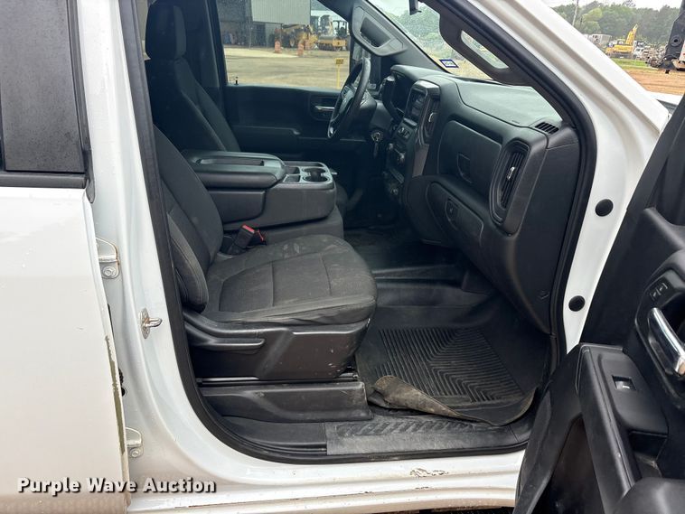 image for item ET2006 2021 Chevrolet Silverado 2500HD Crew Cab pickup truck
