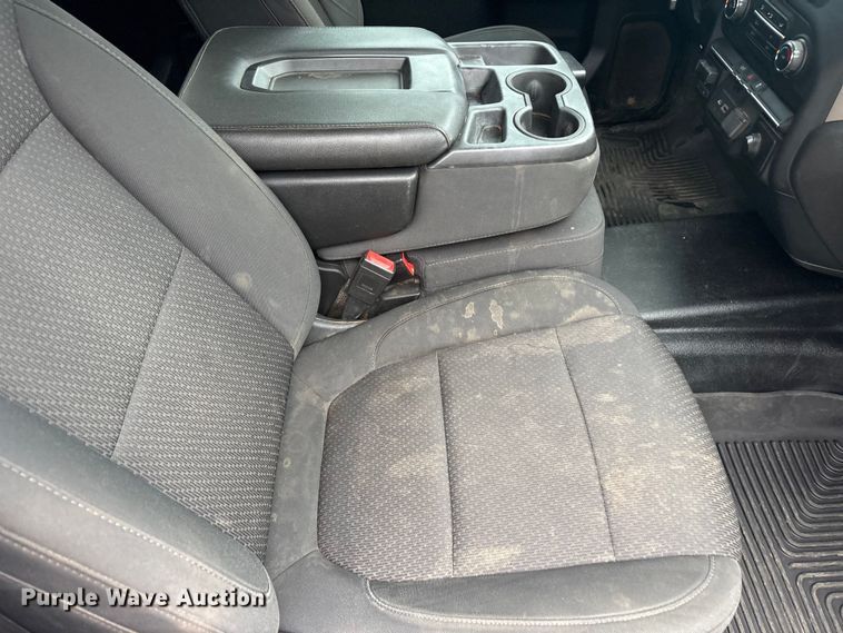 image for item ET2006 2021 Chevrolet Silverado 2500HD Crew Cab pickup truck