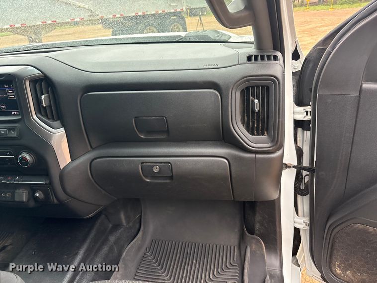 image for item ET2006 2021 Chevrolet Silverado 2500HD Crew Cab pickup truck