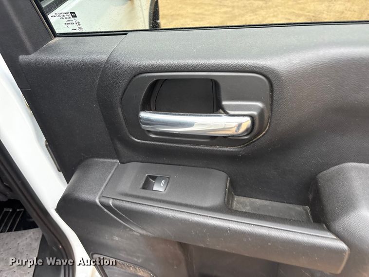 image for item ET2006 2021 Chevrolet Silverado 2500HD Crew Cab pickup truck