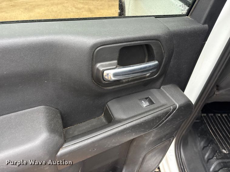 image for item ET2006 2021 Chevrolet Silverado 2500HD Crew Cab pickup truck
