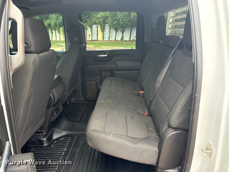 image for item ET2006 2021 Chevrolet Silverado 2500HD Crew Cab pickup truck