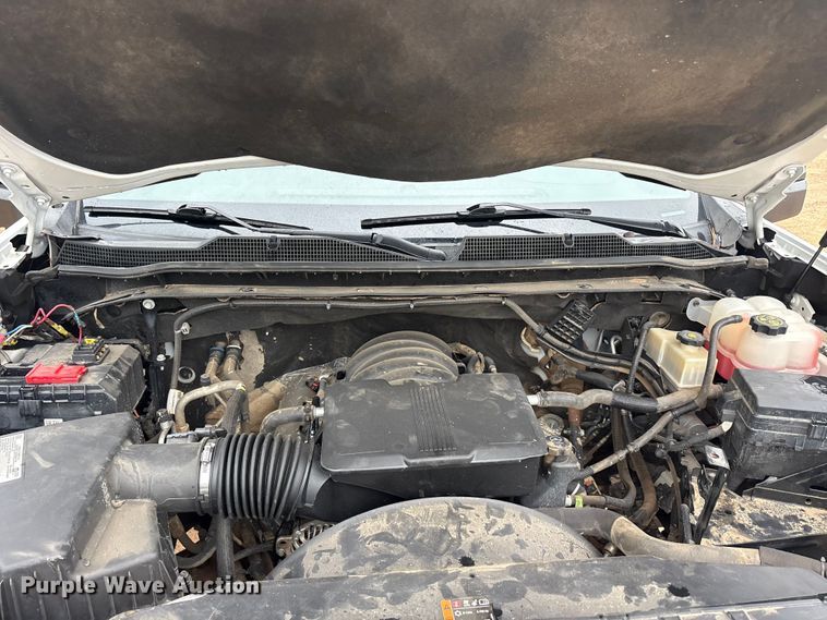 image for item ET2006 2021 Chevrolet Silverado 2500HD Crew Cab pickup truck