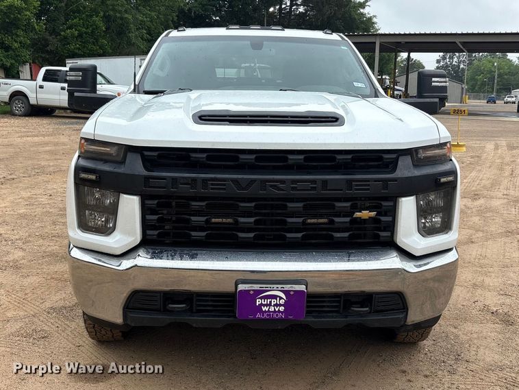 image for item ET2010 2021 Chevrolet Silverado 3500HD Crew Cab flatbed pickup truck