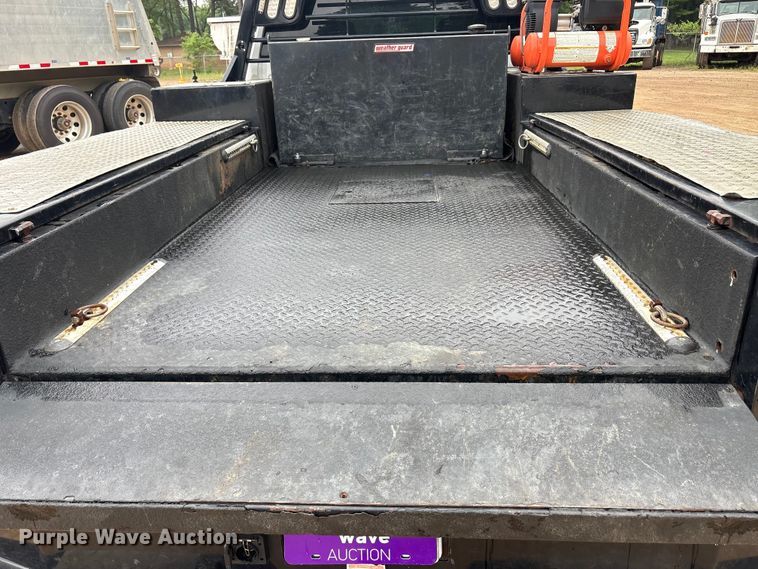 image for item ET2010 2021 Chevrolet Silverado 3500HD Crew Cab flatbed pickup truck