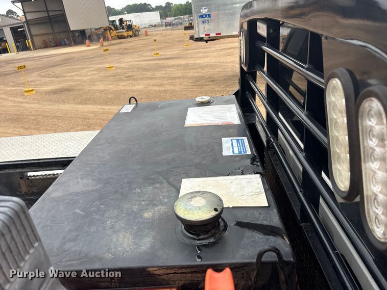 image for item ET2010 2021 Chevrolet Silverado 3500HD Crew Cab flatbed pickup truck