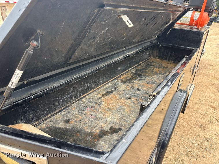 image for item ET2010 2021 Chevrolet Silverado 3500HD Crew Cab flatbed pickup truck