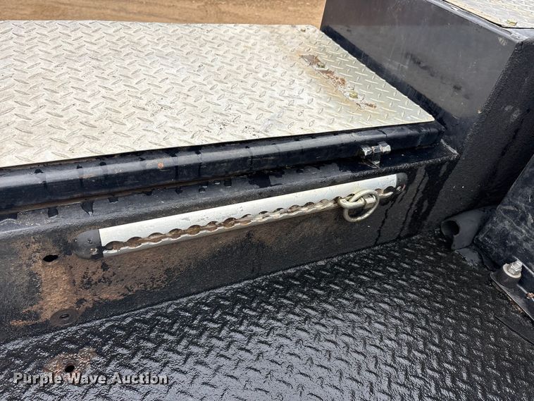 image for item ET2010 2021 Chevrolet Silverado 3500HD Crew Cab flatbed pickup truck