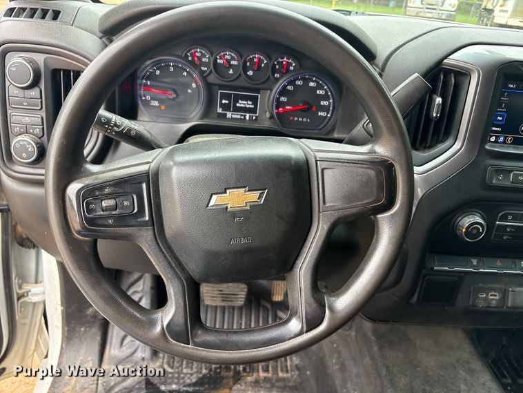 image for item ET2010 2021 Chevrolet Silverado 3500HD Crew Cab flatbed pickup truck