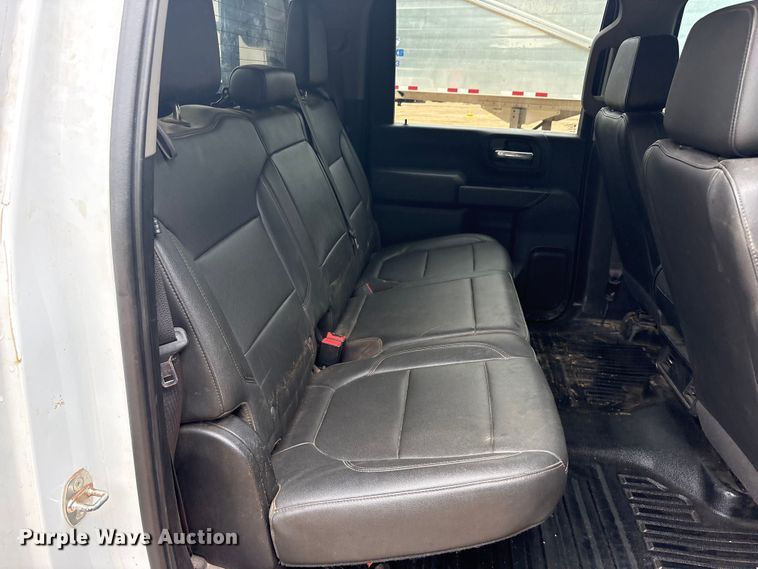 image for item ET2010 2021 Chevrolet Silverado 3500HD Crew Cab flatbed pickup truck