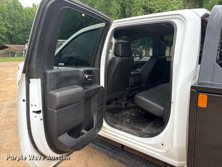 image for item ET2010 2021 Chevrolet Silverado 3500HD Crew Cab flatbed pickup truck