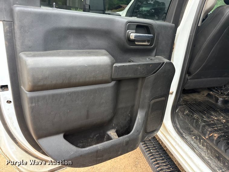 image for item ET2010 2021 Chevrolet Silverado 3500HD Crew Cab flatbed pickup truck