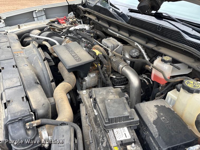 image for item ET2010 2021 Chevrolet Silverado 3500HD Crew Cab flatbed pickup truck