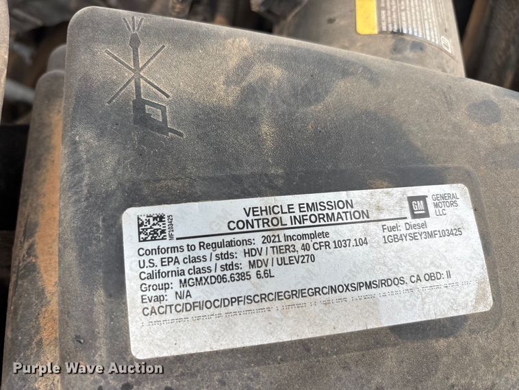 image for item ET2010 2021 Chevrolet Silverado 3500HD Crew Cab flatbed pickup truck