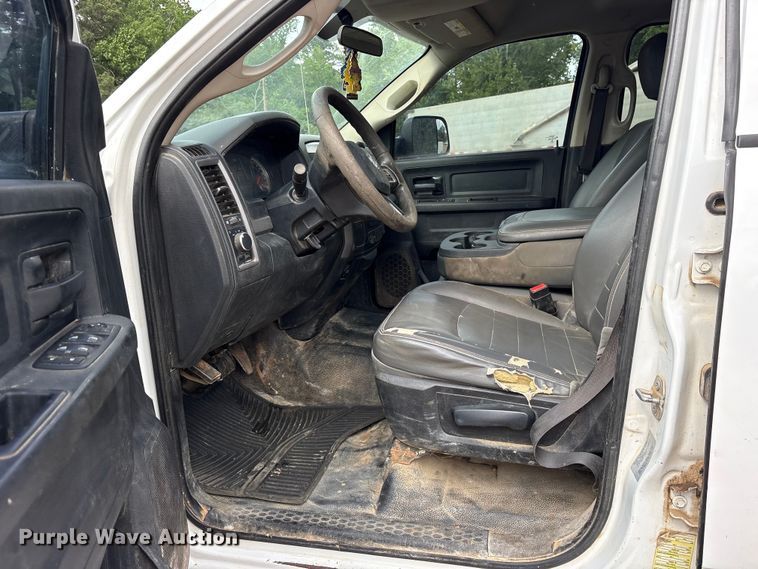 image for item ET2046 2017 RAM 3500 Crew Cab utility bed pickup truck