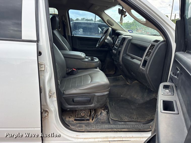 image for item ET2046 2017 RAM 3500 Crew Cab utility bed pickup truck