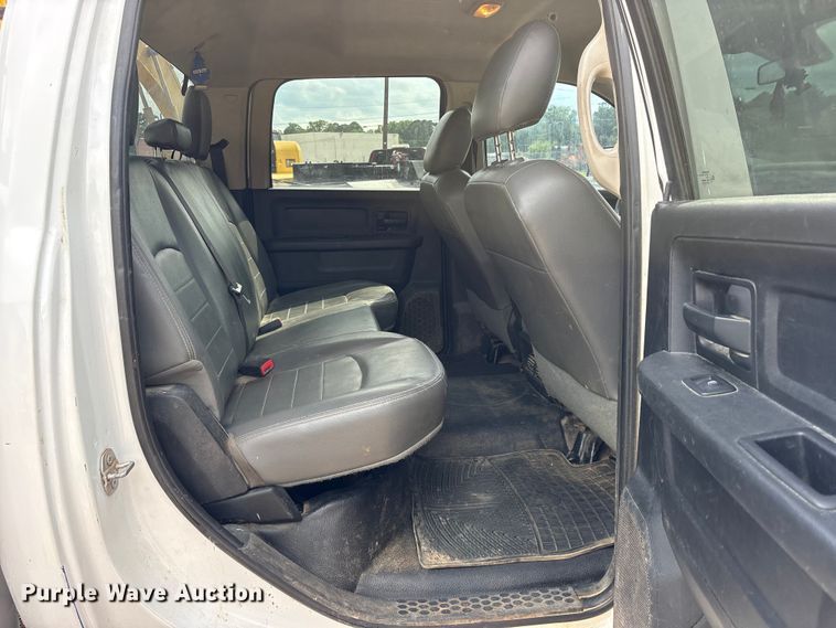 image for item ET2046 2017 RAM 3500 Crew Cab utility bed pickup truck
