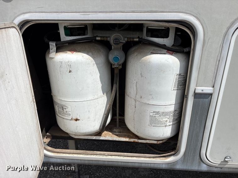image for item ET2048 2004 Outback  Keystone camper