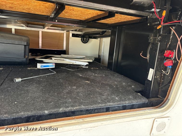 image for item ET2048 2004 Outback  Keystone camper