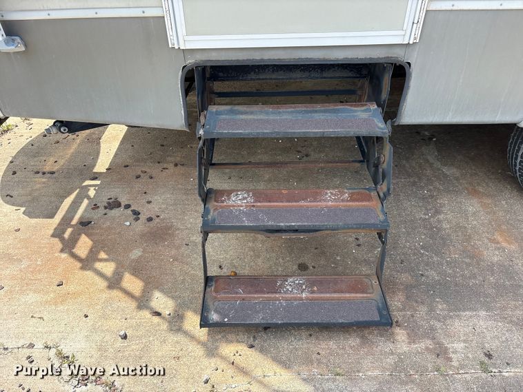 image for item ET2048 2004 Outback  Keystone camper
