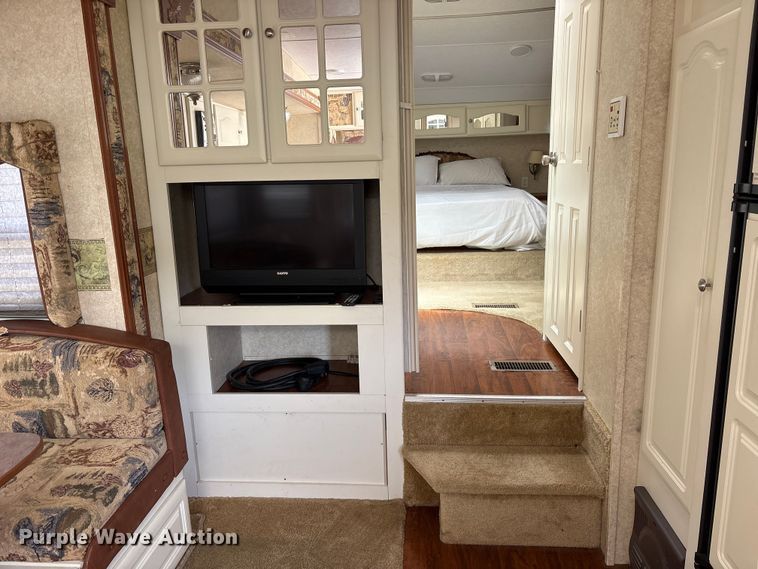 image for item ET2048 2004 Outback  Keystone camper