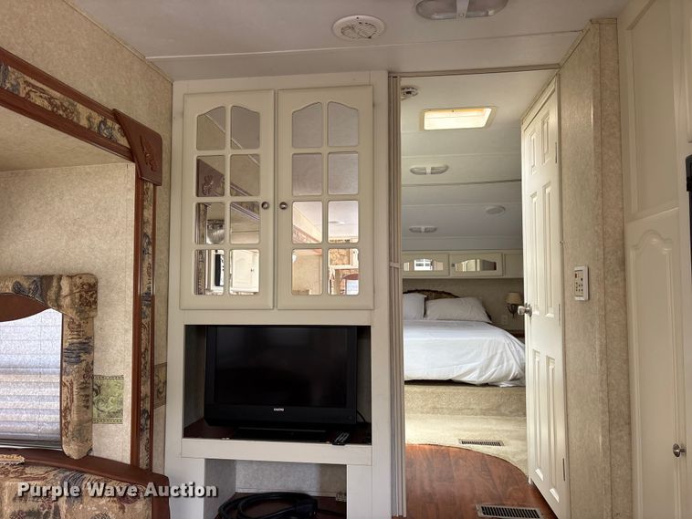 image for item ET2048 2004 Outback  Keystone camper