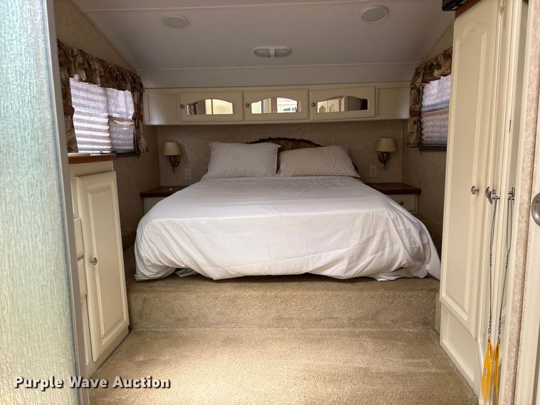 image for item ET2048 2004 Outback  Keystone camper