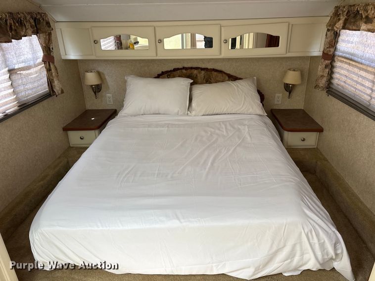 image for item ET2048 2004 Outback  Keystone camper