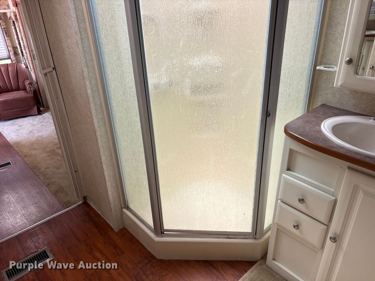 image for item ET2048 2004 Outback  Keystone camper