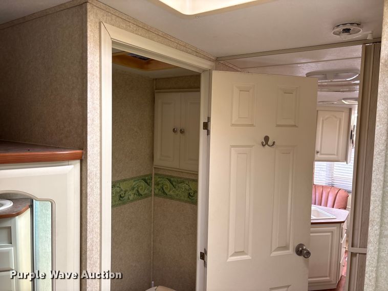 image for item ET2048 2004 Outback  Keystone camper