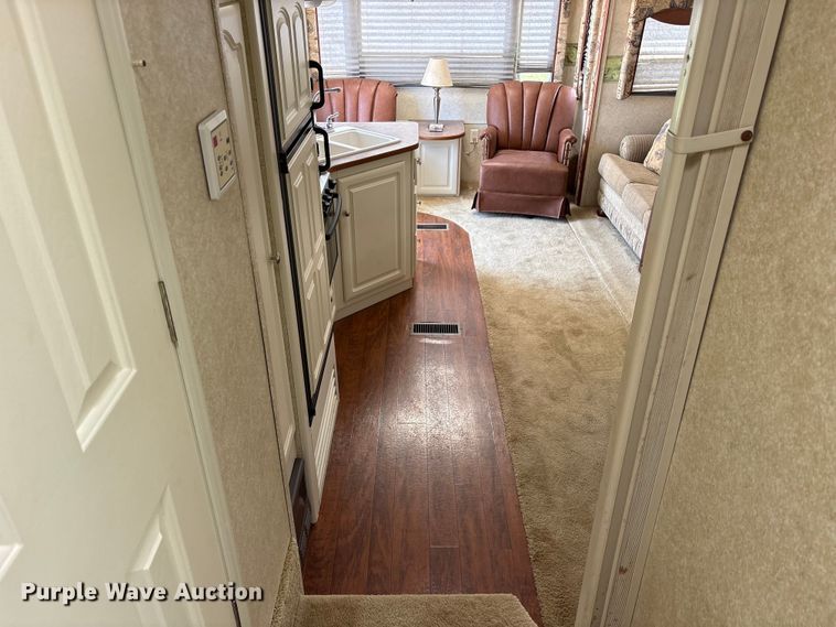 image for item ET2048 2004 Outback  Keystone camper