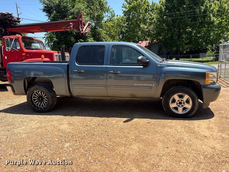 image for item ET2071 2009 Chevrolet Silverado Hybrid Crew Cab pickup truck