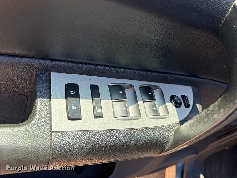 image for item ET2071 2009 Chevrolet Silverado Hybrid Crew Cab pickup truck