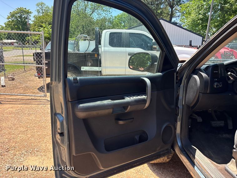 image for item ET2071 2009 Chevrolet Silverado Hybrid Crew Cab pickup truck