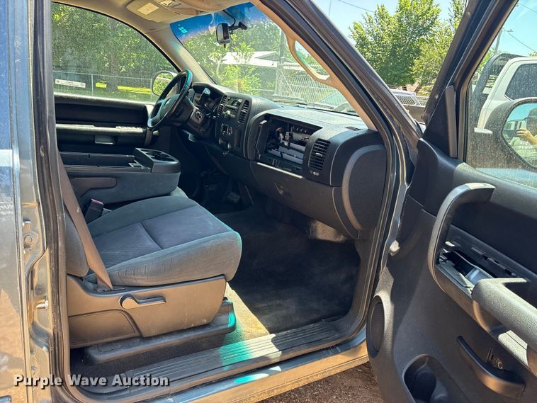 image for item ET2071 2009 Chevrolet Silverado Hybrid Crew Cab pickup truck