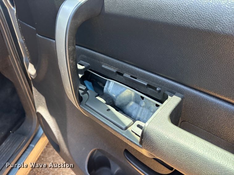 image for item ET2071 2009 Chevrolet Silverado Hybrid Crew Cab pickup truck